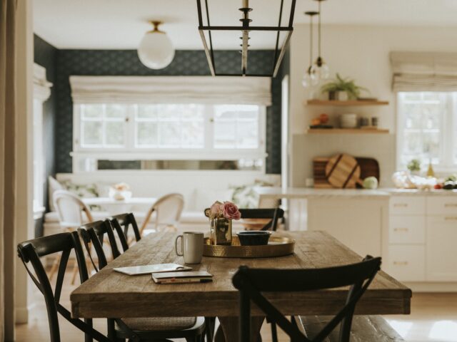 ruang makan minimalis