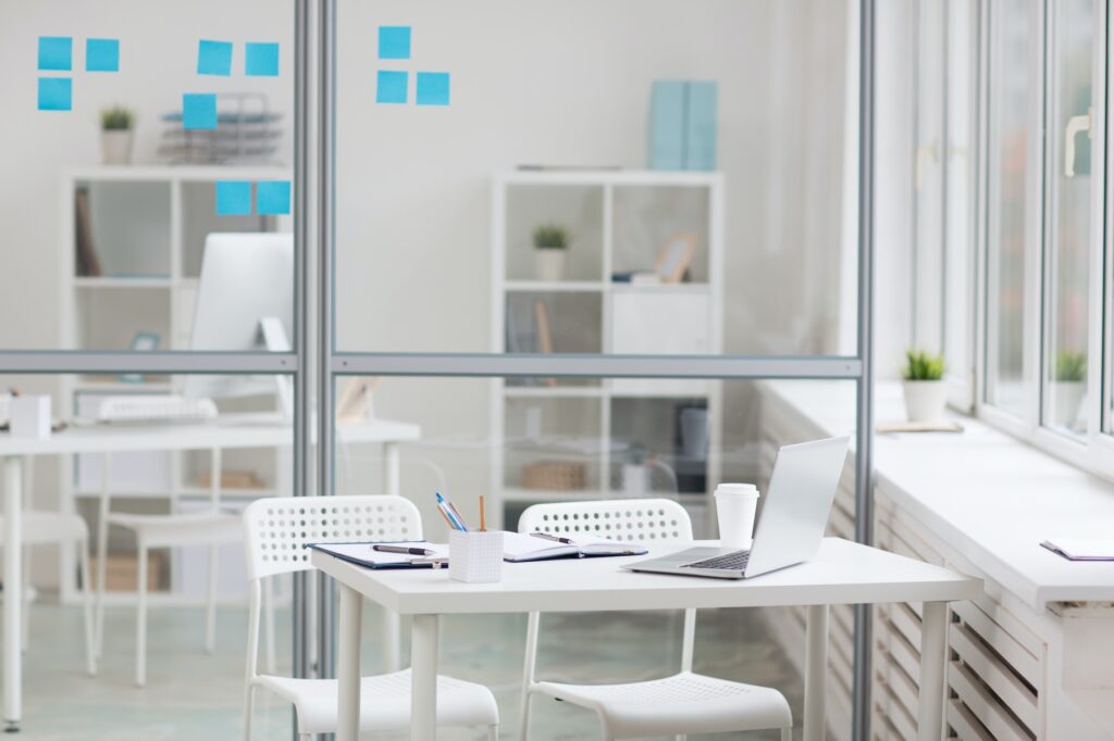 Cara Menata Meja Kerja di Kantor